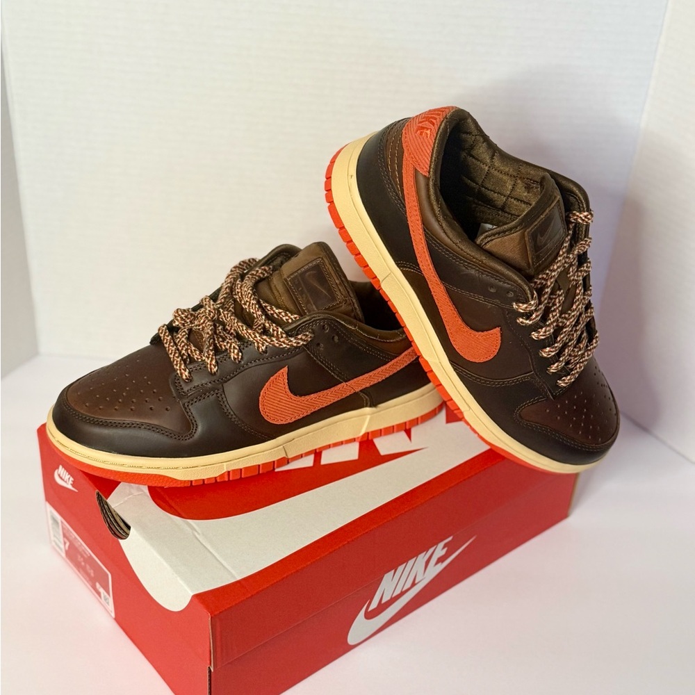 Nike Men's Dark Brown and Orange Sneakers